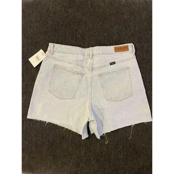 Wrangler Jean Shorts Womens 10 / 30 High Rise Vintage 4” Cut Off Mom Light Wash - Picture 2 of 5
